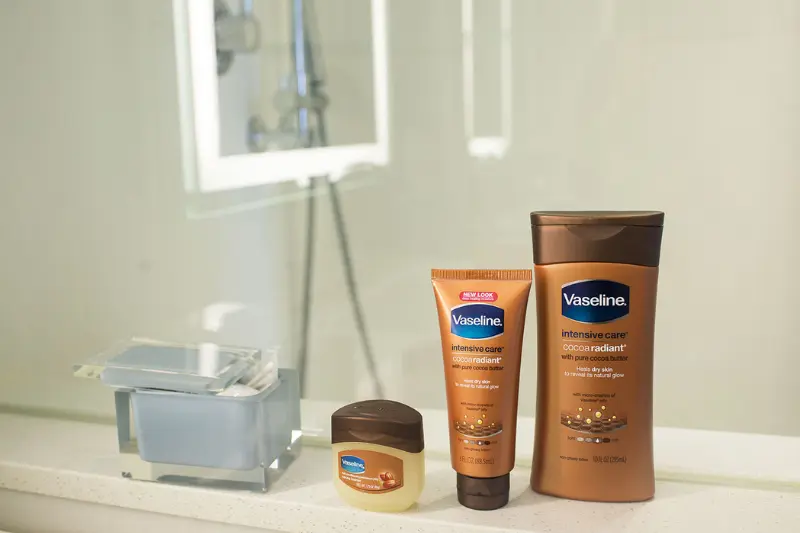Vaseline Face Moisturizer for Dry Skin